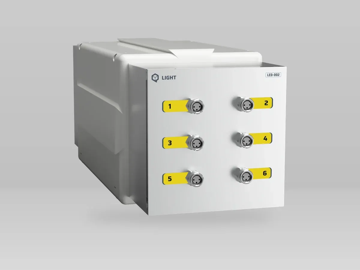 QB Light (6 outputs), angled view